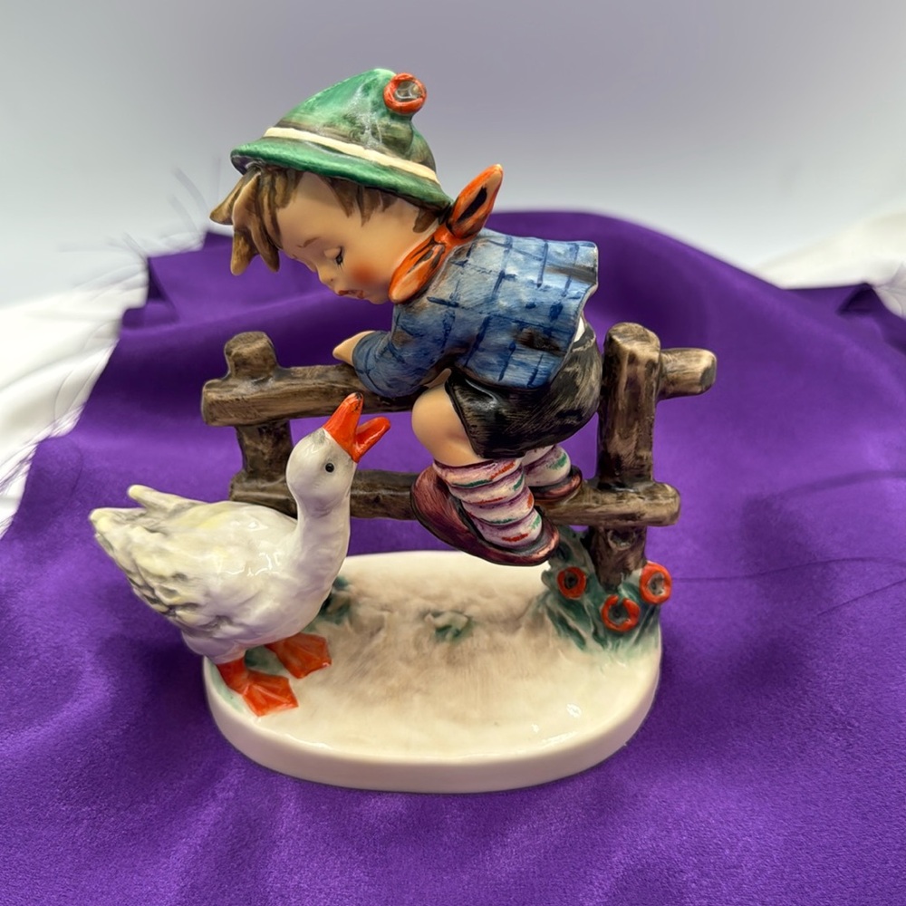 Goebel Hummel Figurine TMK5 #195/I "Barnyard Hero" (Boy & Goose)